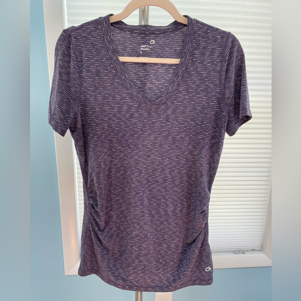Vneck GapFit Breathe maternity t-shirt